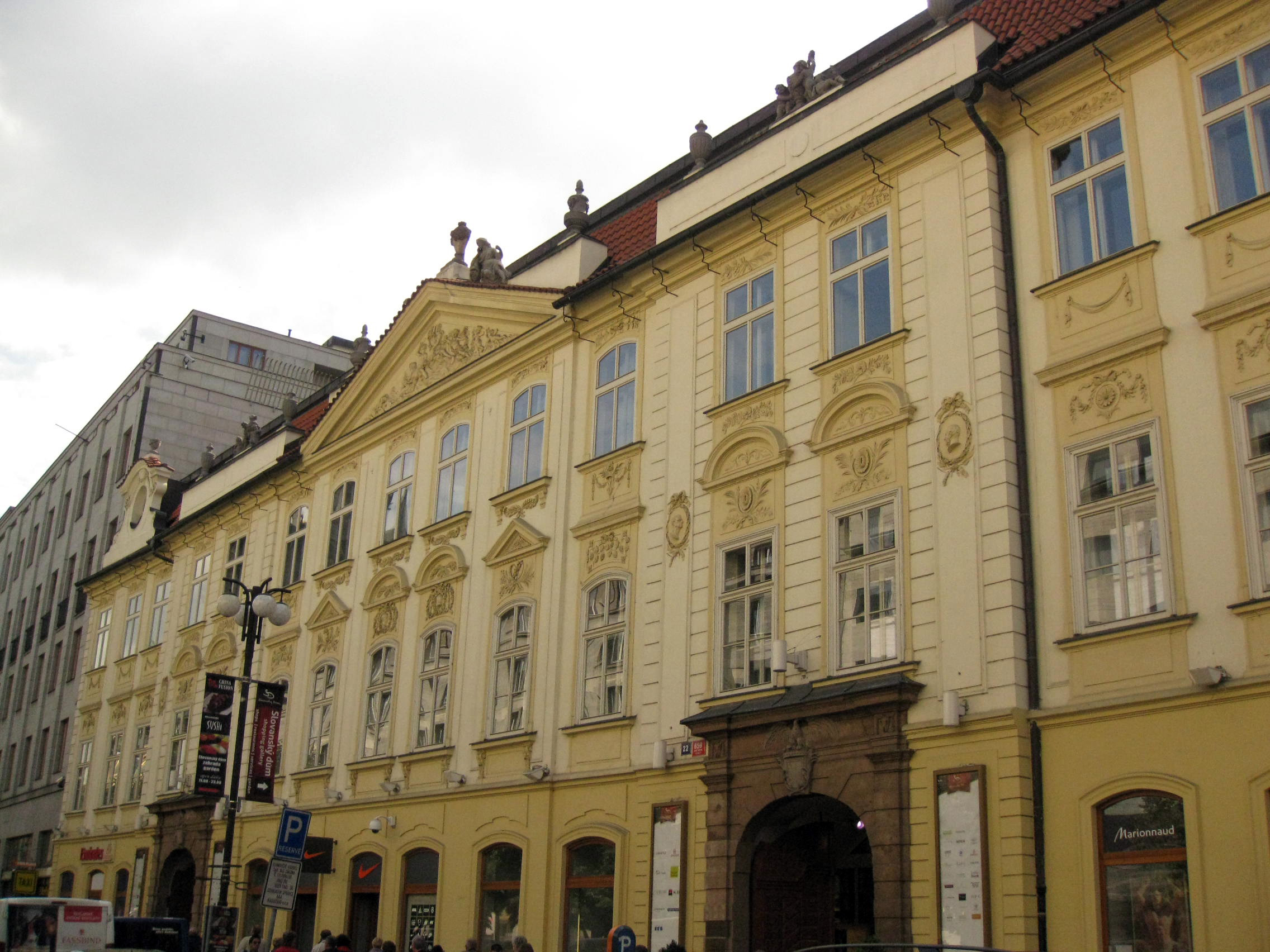 גלריית הקניות slovansky dum בפראג
