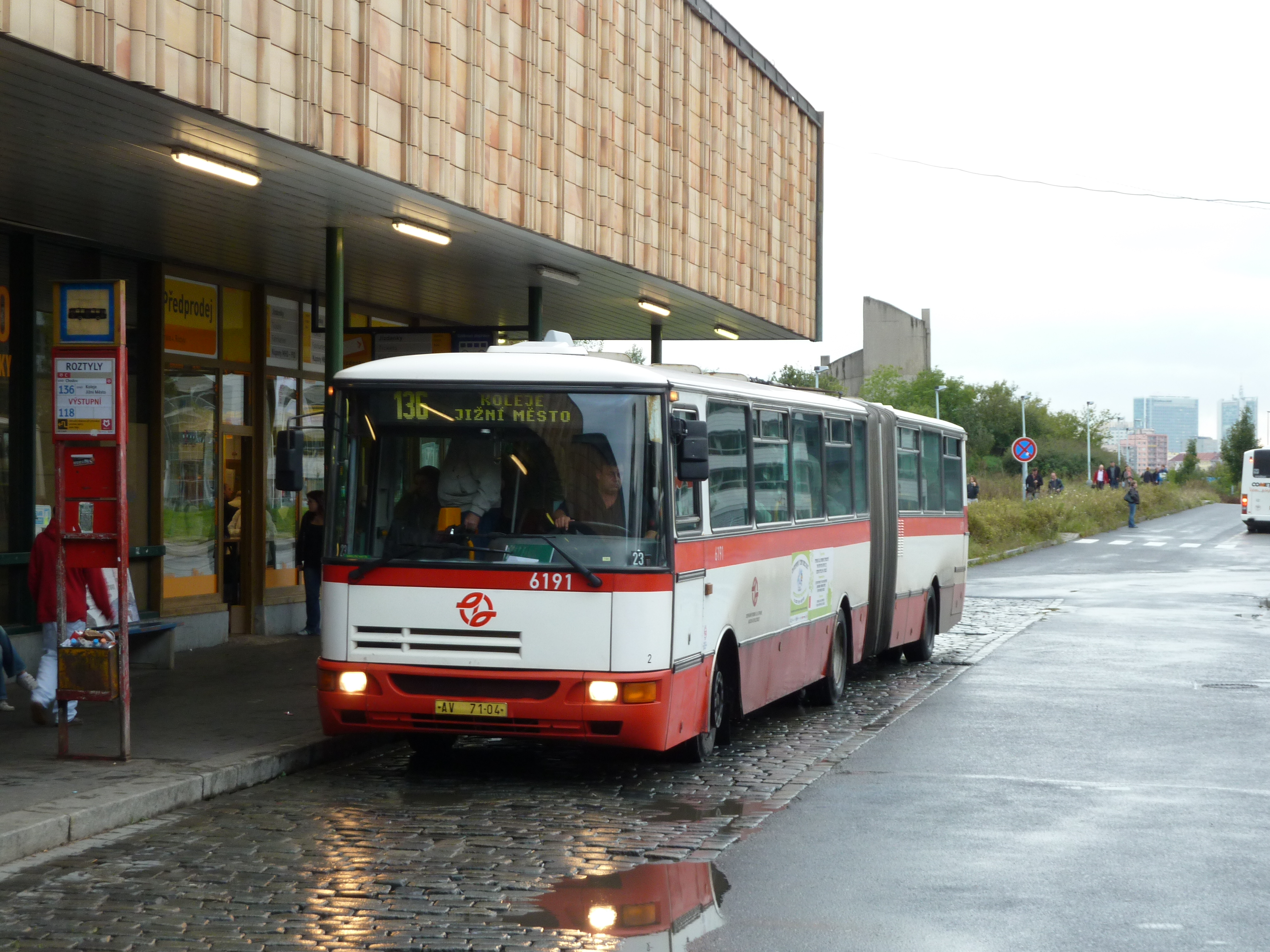 אוטובוס לקניון עדן בפראג