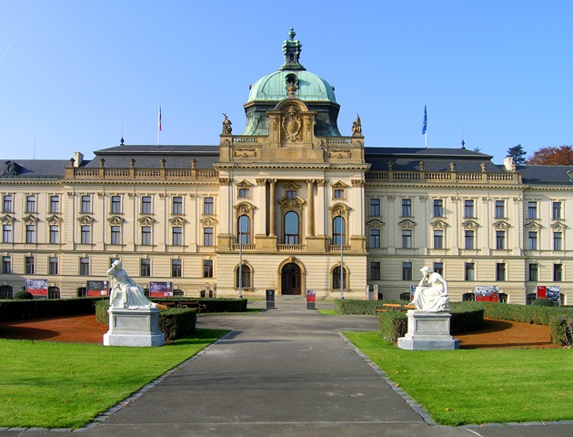 הארמון הזה בפראג יכול להיות שלכם