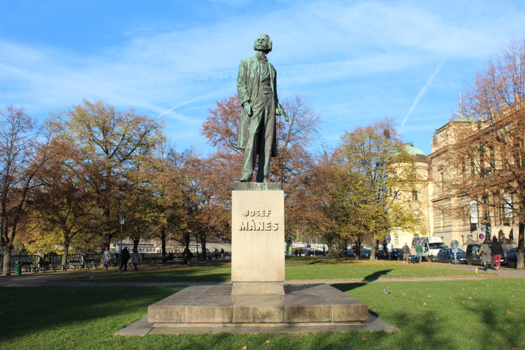 פסלו של Josef Mánes ברובע פראג 8