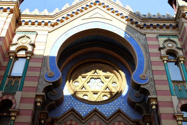 מקפקא לאוסלו במקום אחד- בית הכנסת ירושלים בפראג